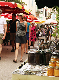 Marché de La Motte-Chalancon
